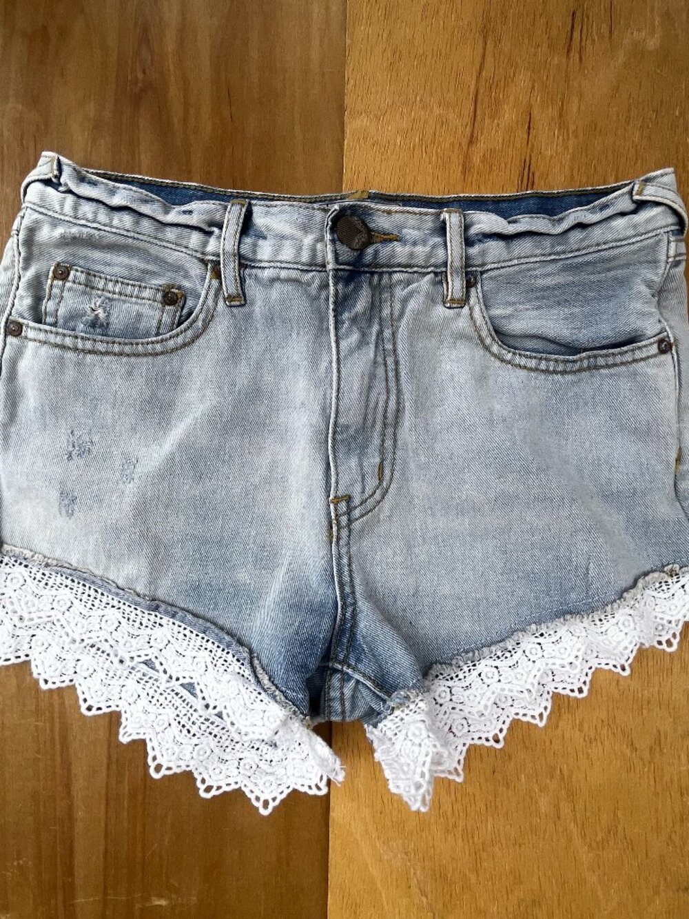FREE PEOPLE LACEY TRIM HIGH RISE DENIM SHORTS Women’s sz 26 Daisy Blue